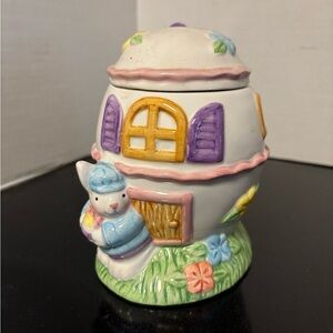 Vintage 1980’s Easter bunny house